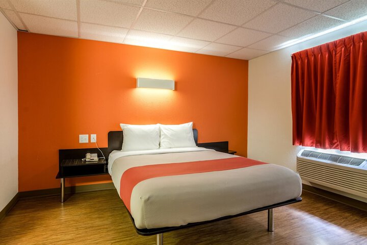 Room 25 of 47