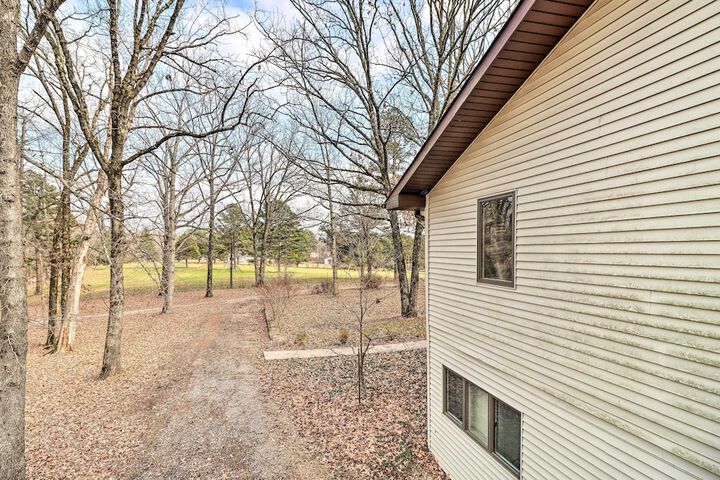 40-acre Poplar Bluff Nature Lovers Paradise!