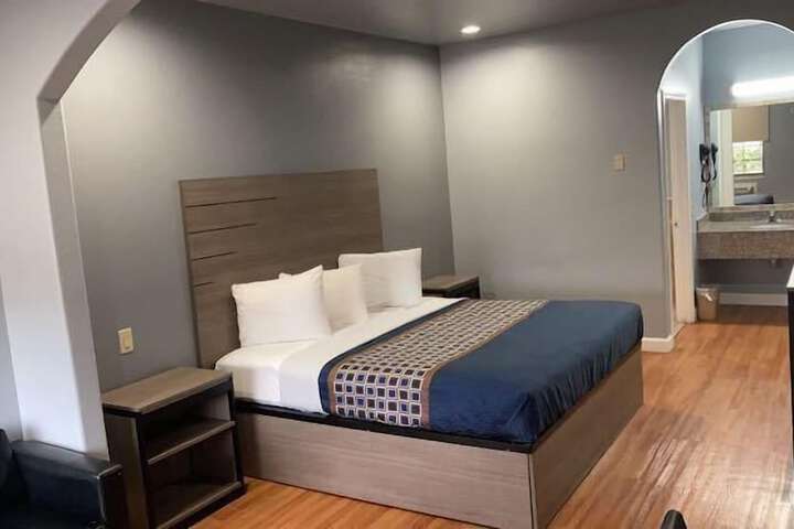 Room 18 of 32