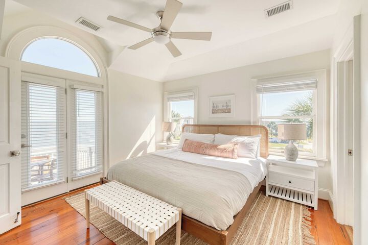 Haven by Avantstay Luxury Beachfront Home w / Pool & Gorgeous Patios