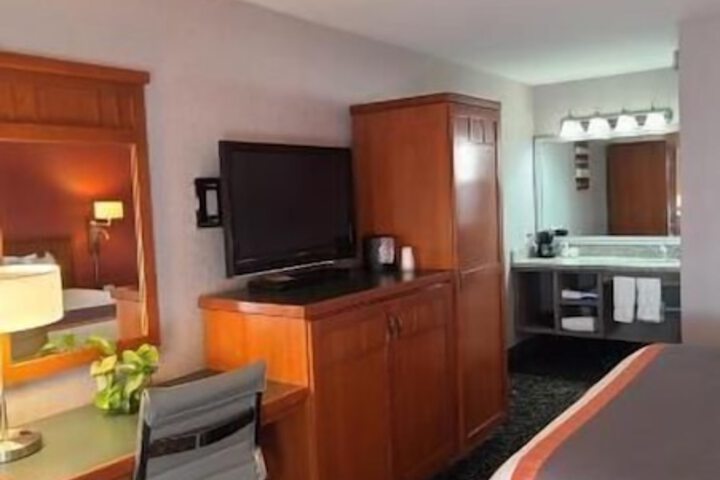 Room 11 of 27