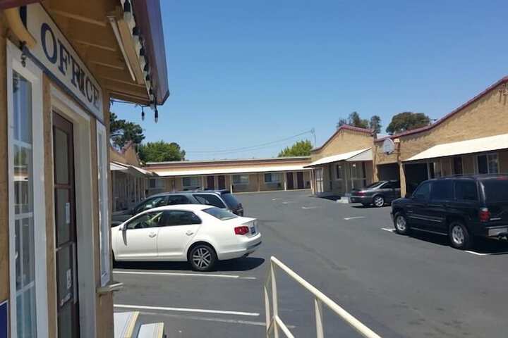Hotel 4 of 77