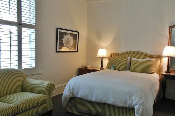 Room 28 of 94