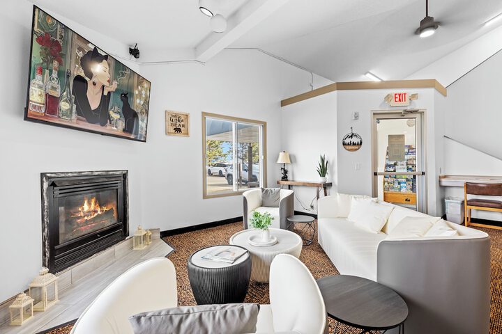 Nisswa Hotel and Suites