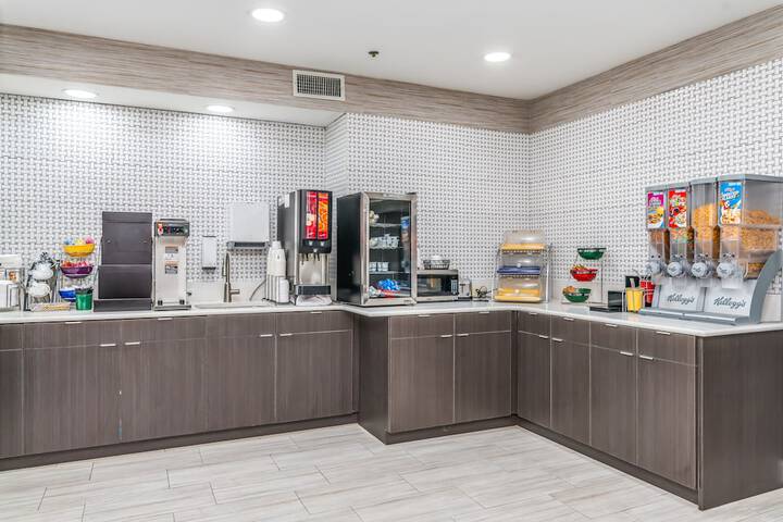 Days Inn & Suites by Wyndham Prattville-Montgomery
