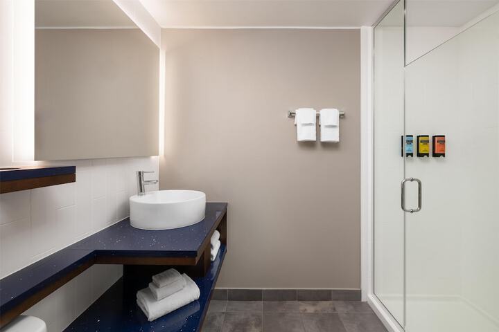 GLō Best Western Enid OK Downtown / Convention Center Hotel