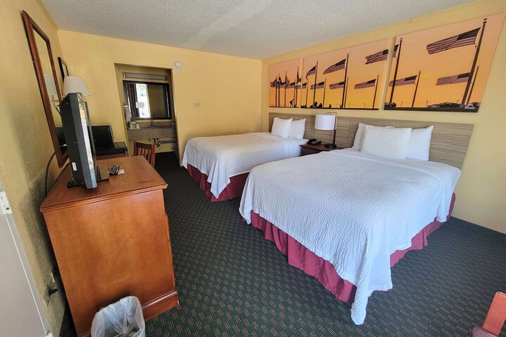 Days Inn by Wyndham Alexandria South