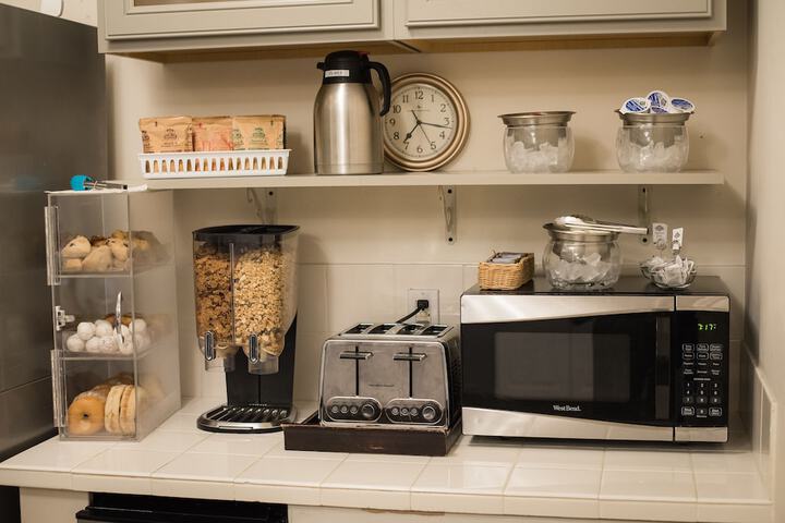 Breakfast/Coffee Service 110 of 115