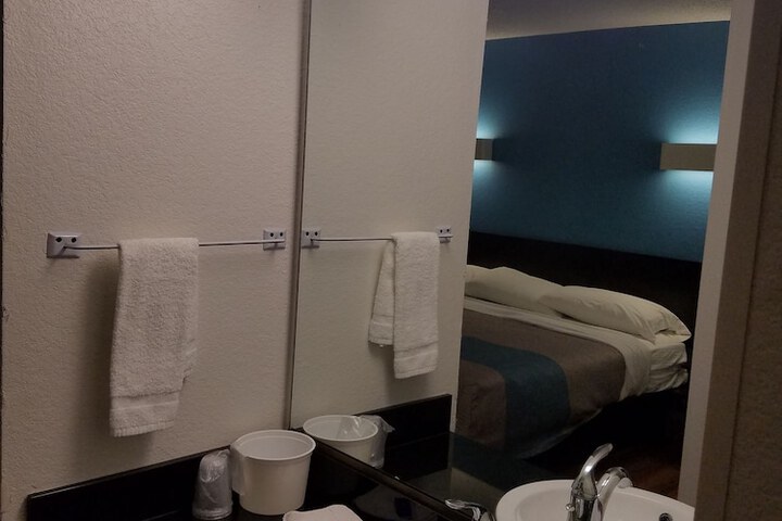 Room 34 of 36