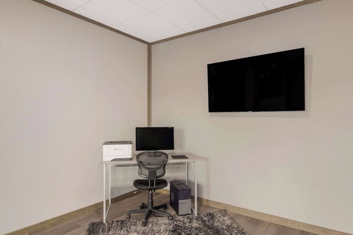 Business Center 29 of 29