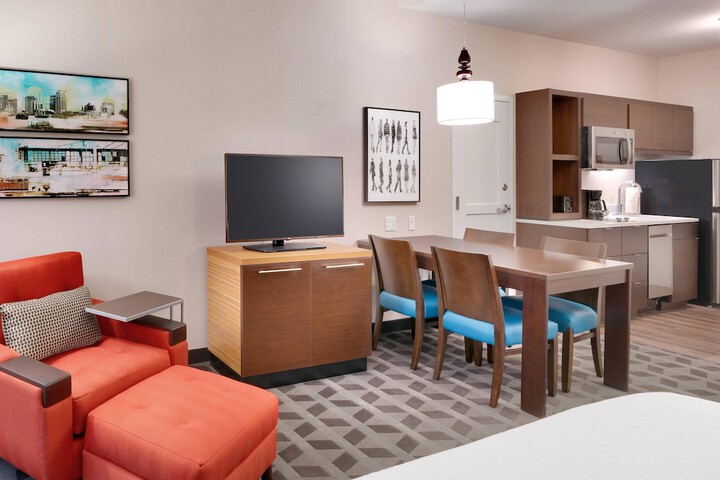 Room 11 of 30