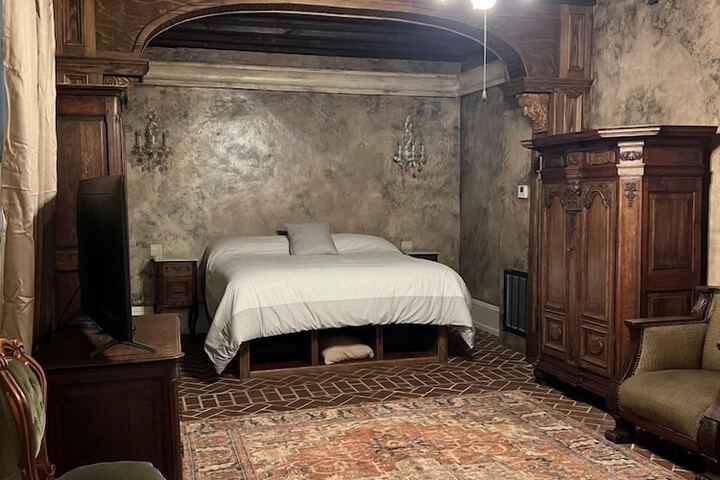 Room 51 of 79