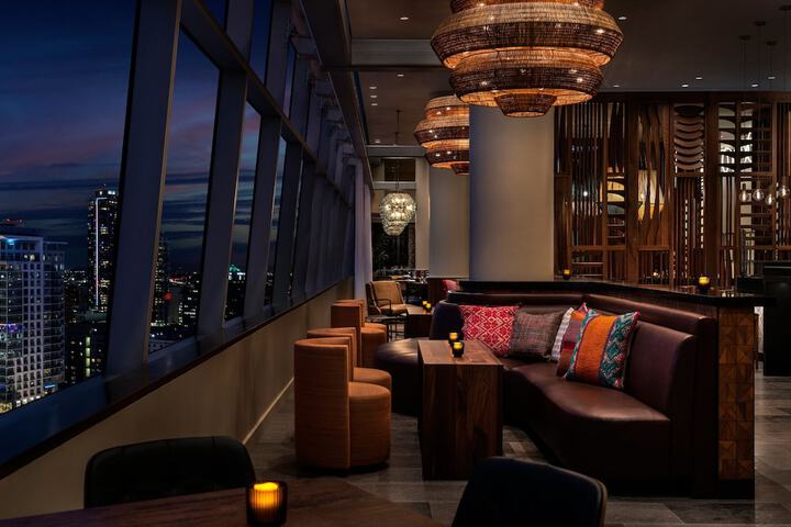 Lounge 72 of 102