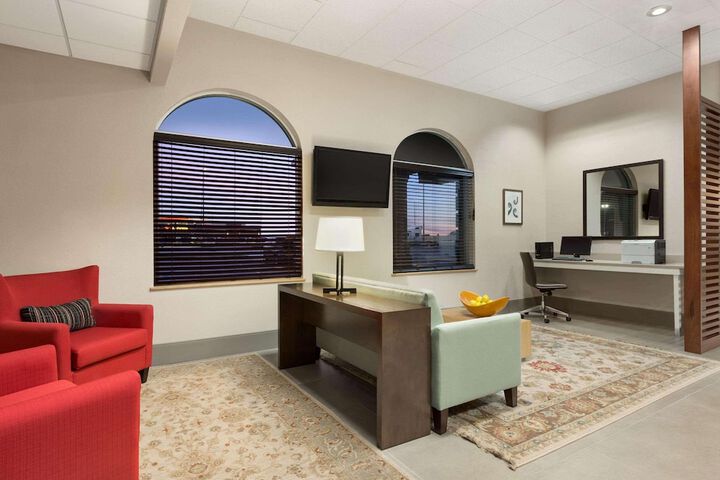 Business Center 16 of 17