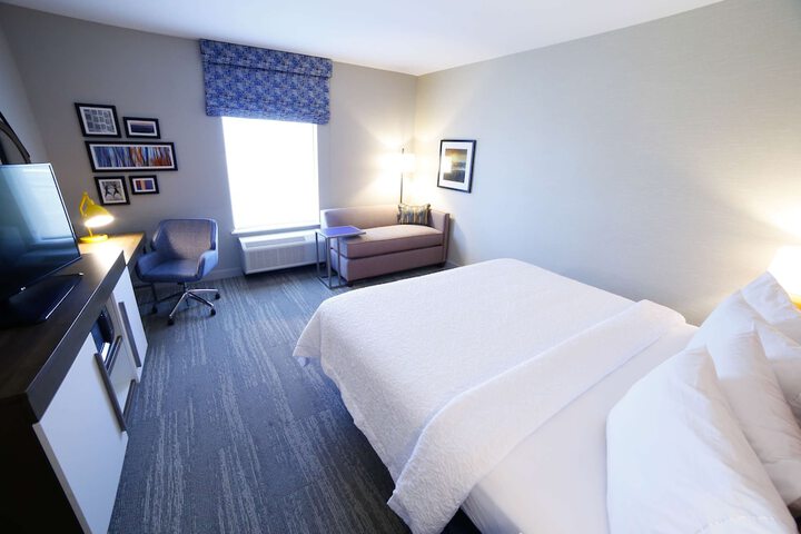Hampton Inn & Suites Forest City