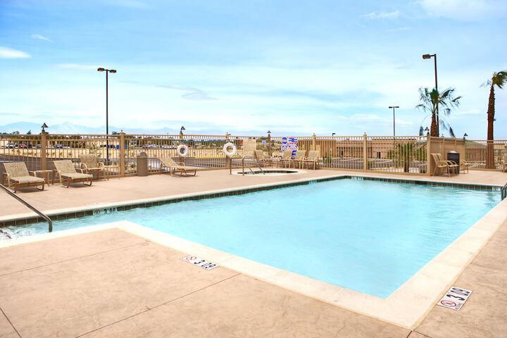 Hampton Inn & Suites Ridgecrest