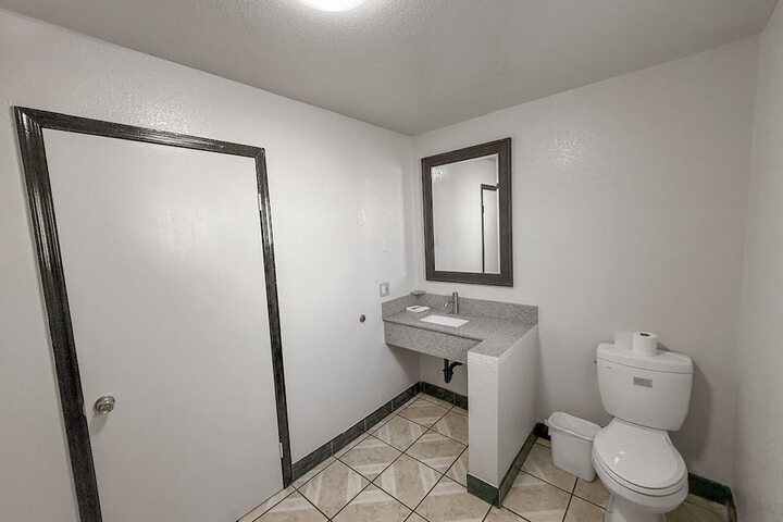 Room 17 of 18