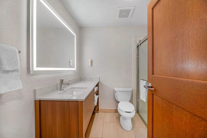 Comfort Inn & Suites Sheboygan I-43