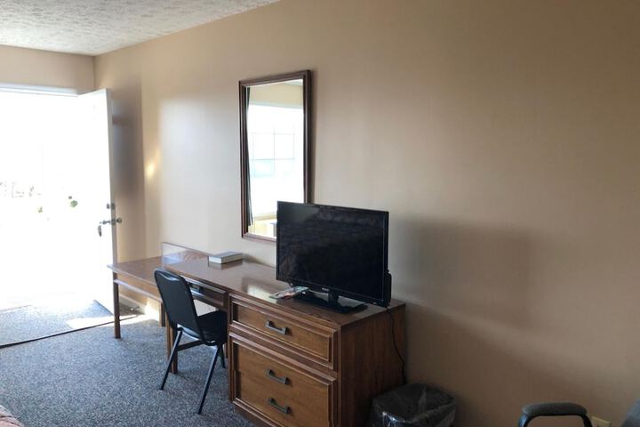 Room 25 of 28