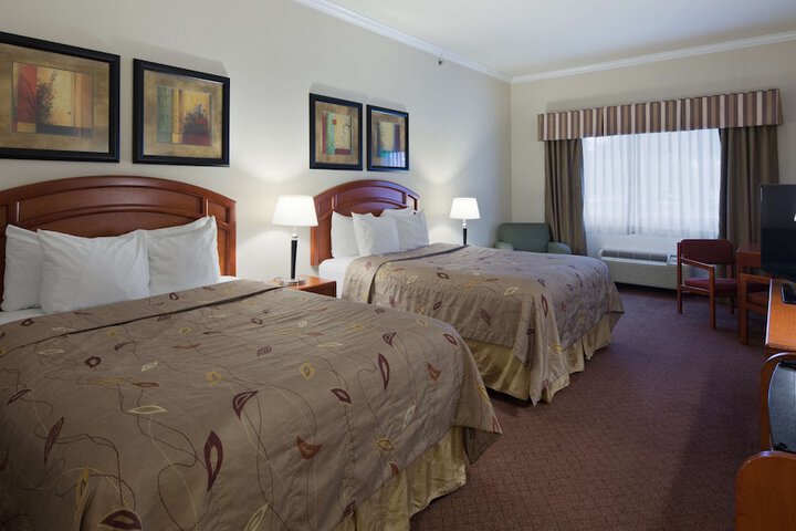 Best Western Cleveland Inn & Suites
