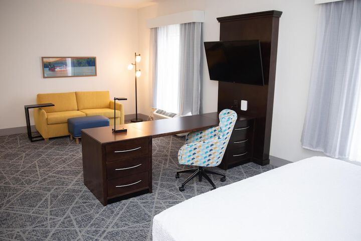 Hampton Inn & Suites Williamsport-Faxon Exit