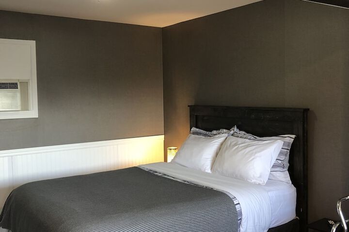 Room 27 of 65