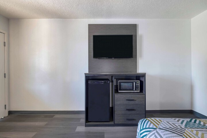 Room 12 of 27