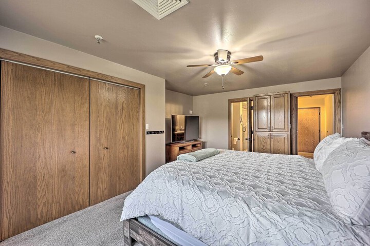 Golf Course & Lake Views: Cozy Afton Condo!