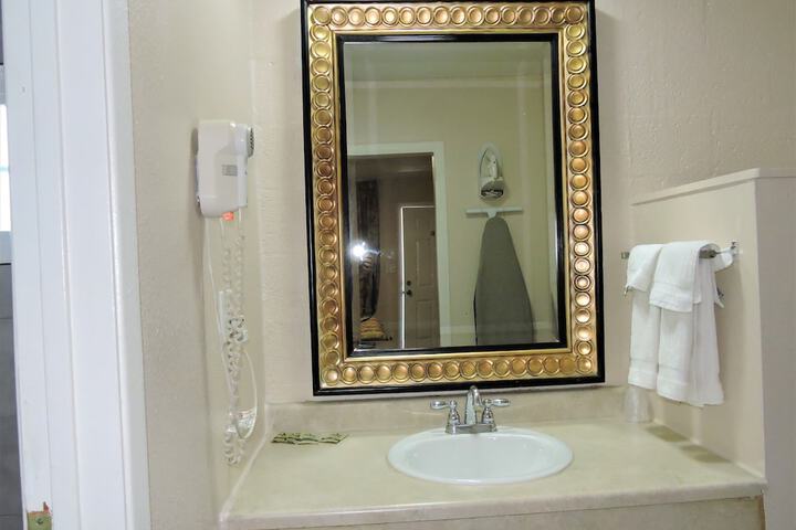 Room 21 of 32