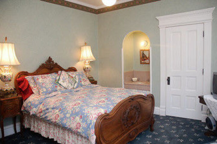 The Grand Anne Bed & Breakfast