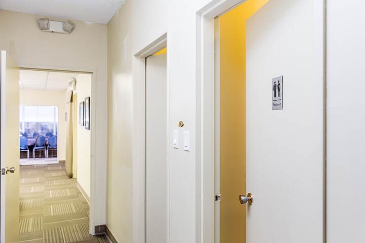 Ballroom/Hall 39 of 47