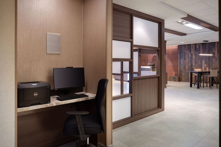 Business Center 52 of 53