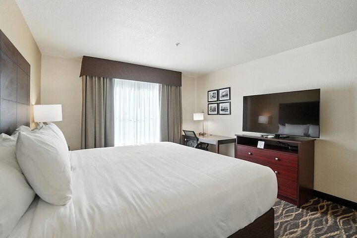 Cobblestone Hotel & Suites-Bellefontaine