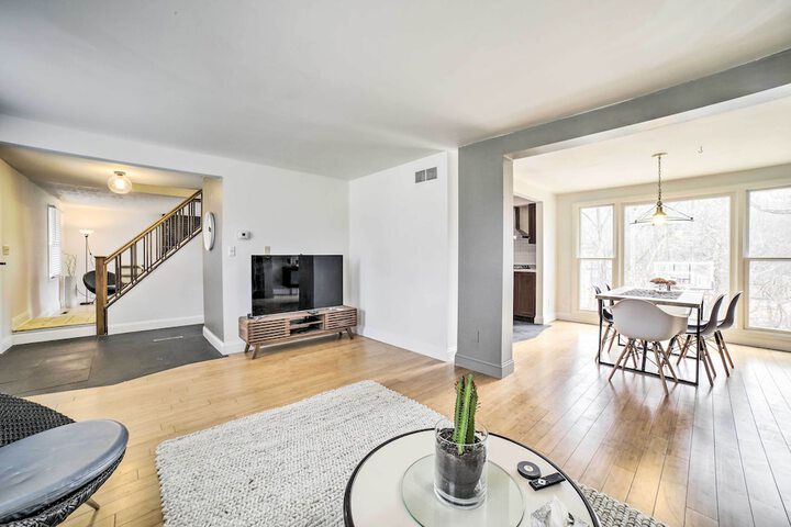 Charming Vacation Rental: 15 Mi to Pittsburgh