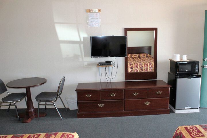 Room 17 of 37