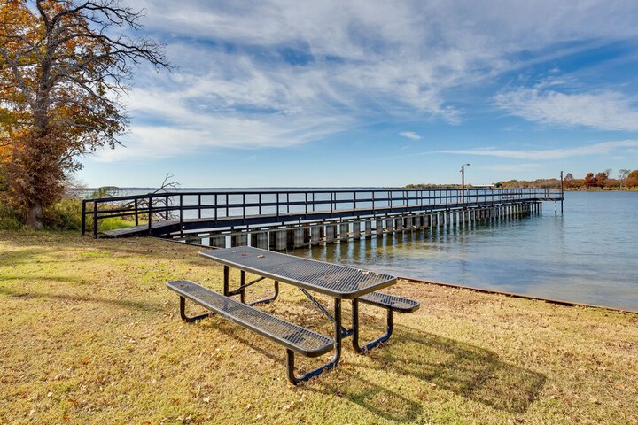On-site Fishing Pier: Pet-friendly Kerens Cabin!