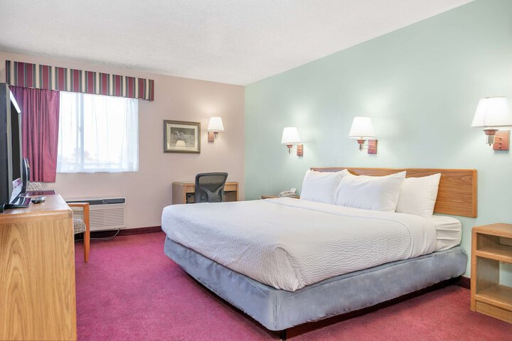 Room 32 of 46