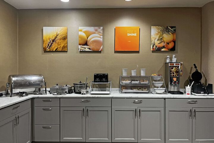 Breakfast/Coffee Service 32 of 36