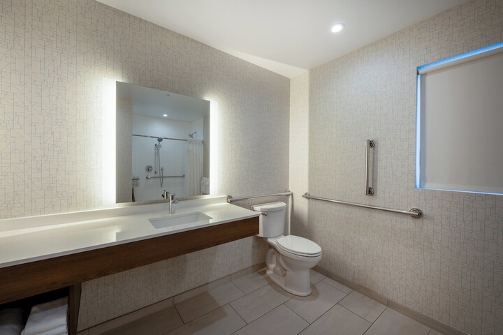 Holiday Inn Express & Suites Gilbert Mesa Gateway Airport by IHG