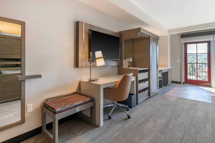 Cambria Hotel Lake Placid - Lakeside Resort
