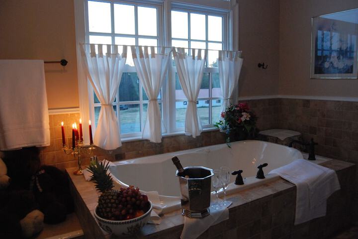 Hot Tub 65 of 80