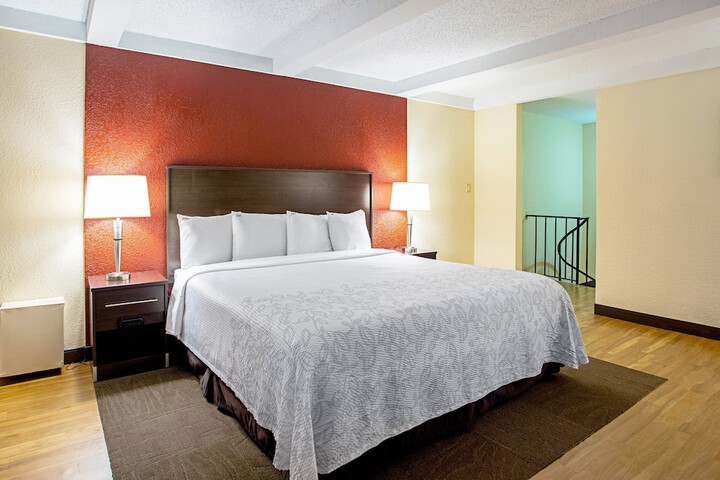 Red Roof Inn PLUS+ Wichita East