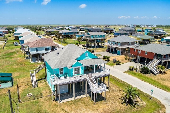 Sunrise Paradise 3 Bedroom Home by RedAwning