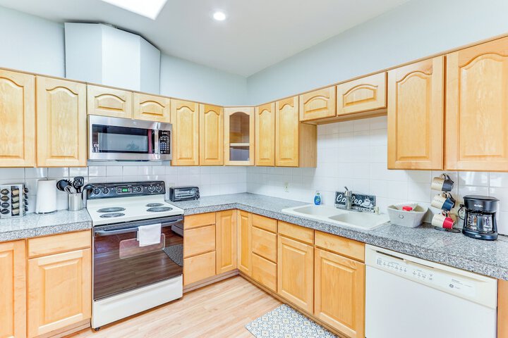 Arizona Desert Vacation Rental w / Pool Access!