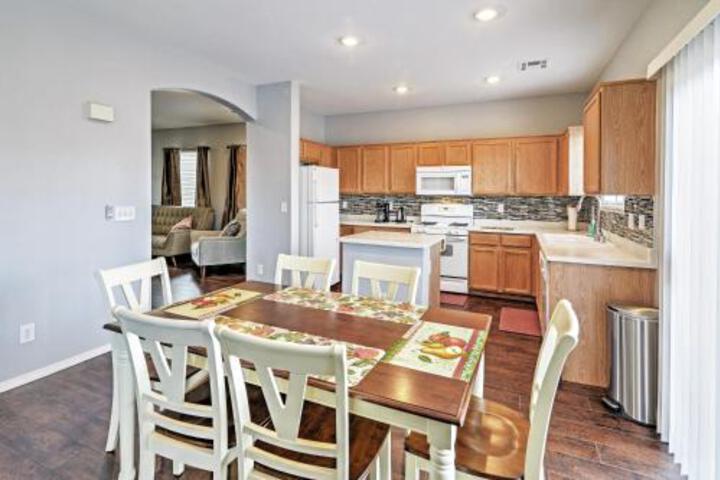 Single House 7 Miles to Strip and Town Center