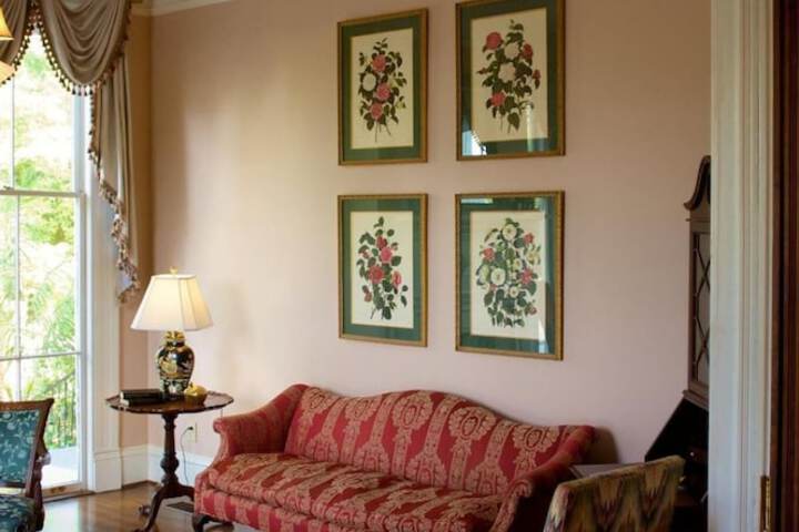 Lookaway Inn