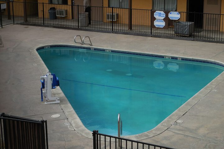 Pool 19 of 40