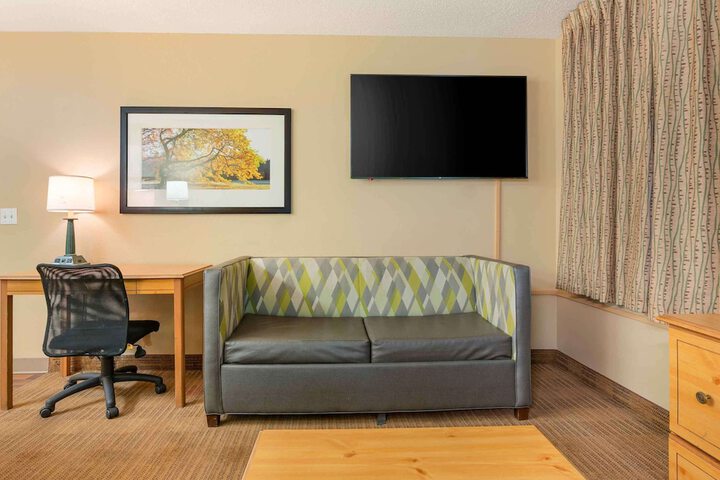 Room 12 of 32
