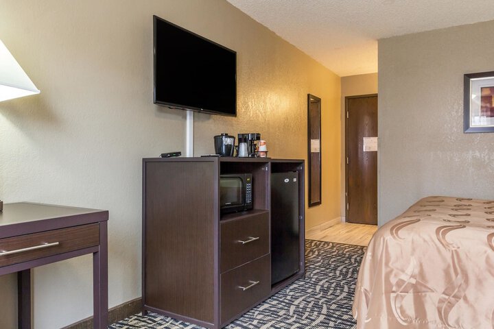 Room 11 of 27