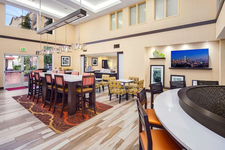 Hampton Inn & Suites Seattle-North / Lynnwood